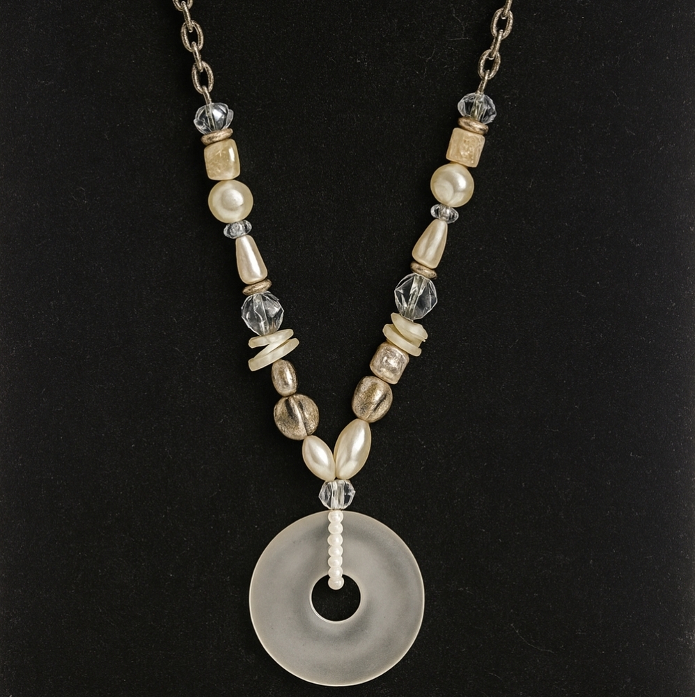 Lucite Disc & Pearl Beaded Pendant Necklace –‎ 28” Silver Tone Chain